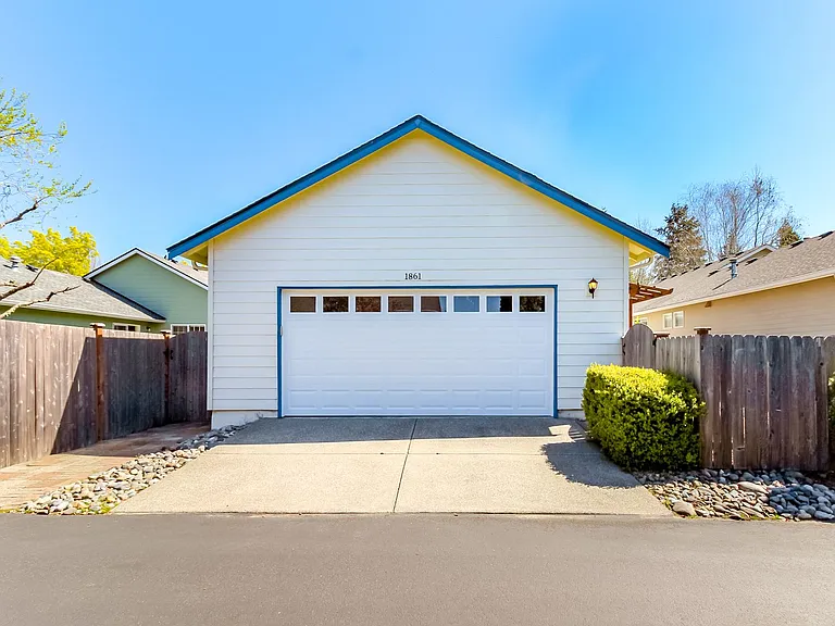 1861 Palisade Blvd — Photo 34