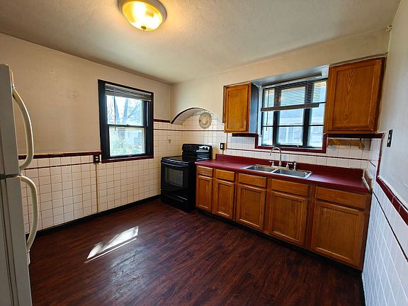 3rd image of 3210 Gary Dr