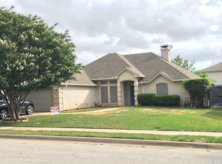 1108 Highcrest Dr, Burleson, TX 76028