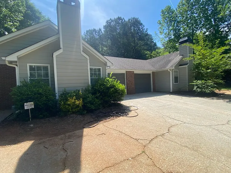 528-530 Oakwood Manor Dr — Photo 3