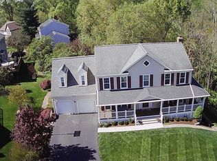 13180 Lazy Glen Ln, Herndon, VA 20171