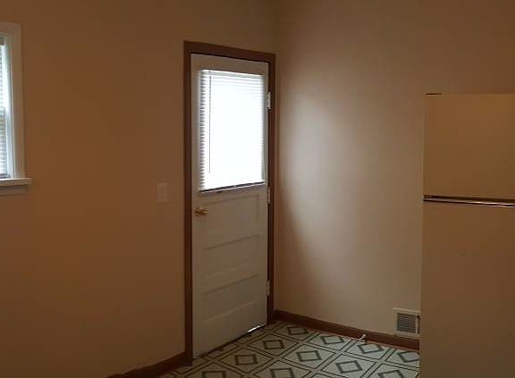 2nd image of 402 W Warren St