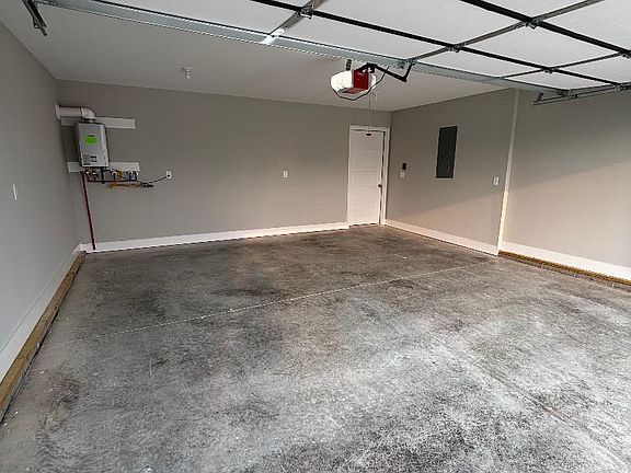 4th image of 320 Whitley Ln