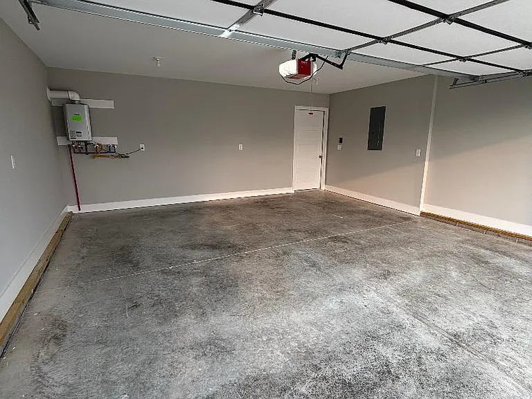320 Whitley Ln — Photo 4