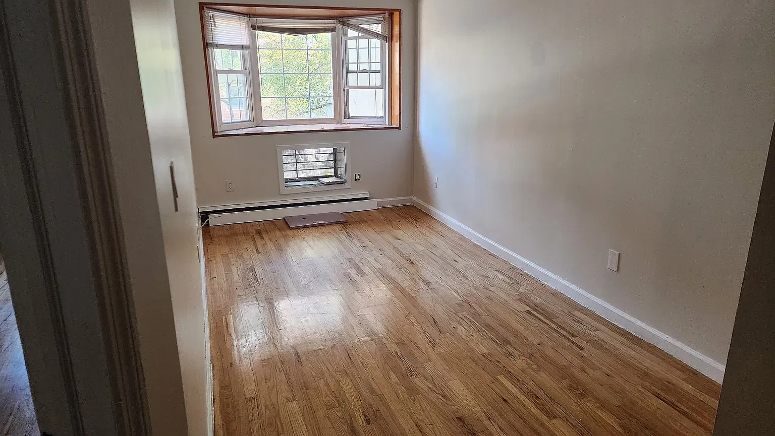 2471A Crotona Avenue — Photo 1