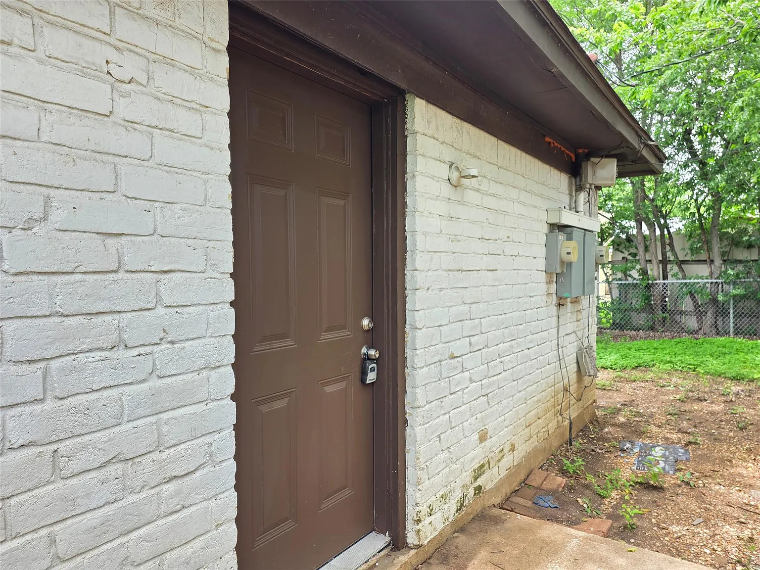 2 bed, 1.0 bath, 884 sqft, $1,350 — Photo 2