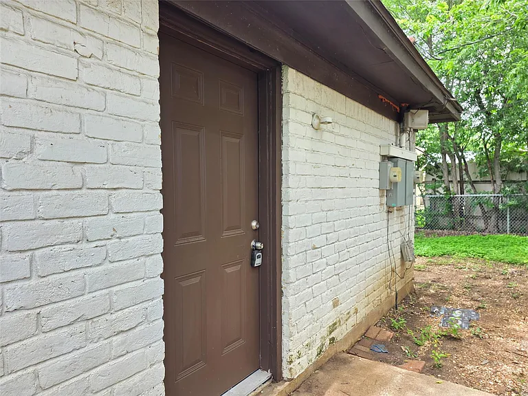 1811 Magnolia Dr #B — Photo 2