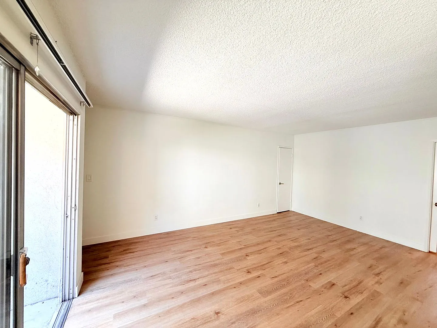 119 - 121 N Hillcrest Blvd — Photo 3