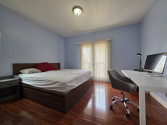 4th image of 1960 New Ave APT B