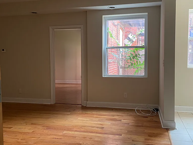 West Grace Apts — Photo 37