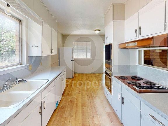 2nd image of 3105 Conejos Dr