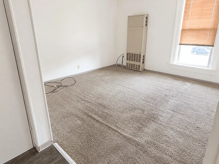 115 W Pearl St — Photo 9