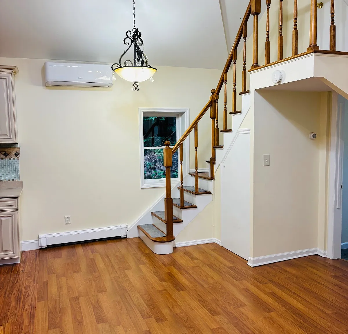2 bed, 1.0 bath, $3,500 — Photo 2