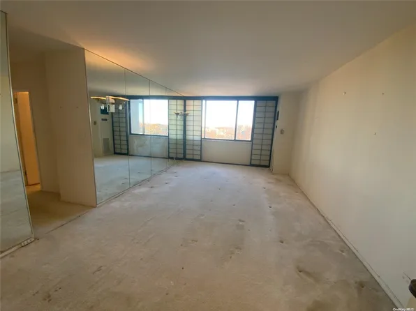 27110 Grand Central Parkway #5P, Floral Park, NY 11005