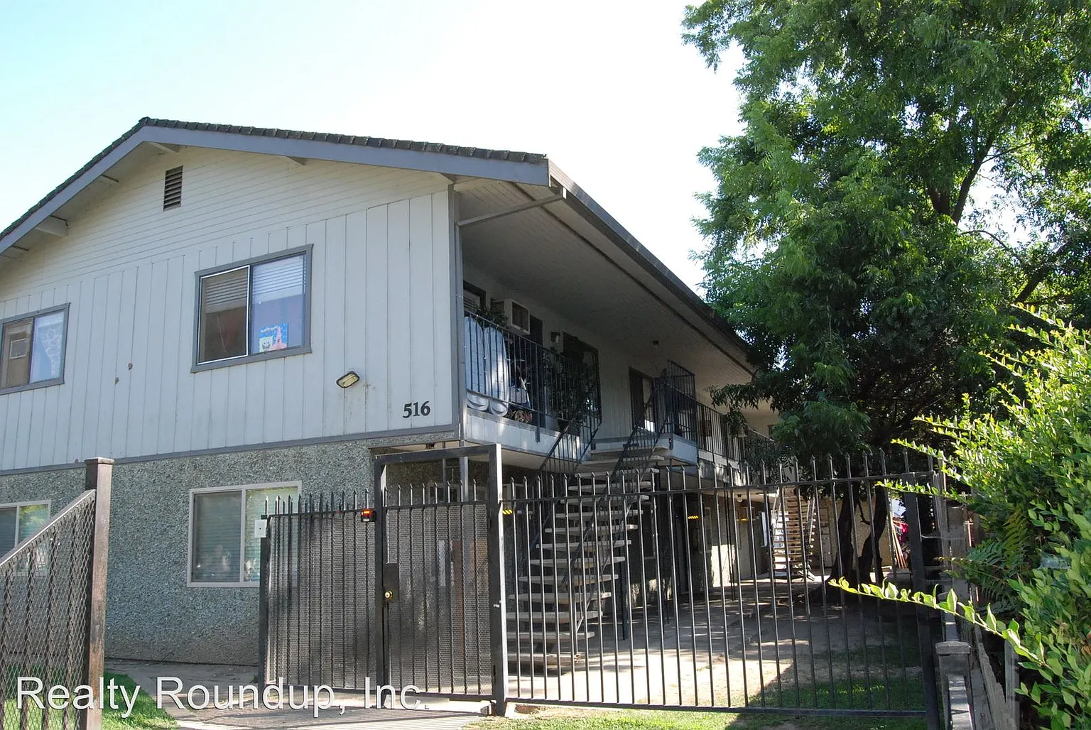 516 E Locust St APT 2 photo 1