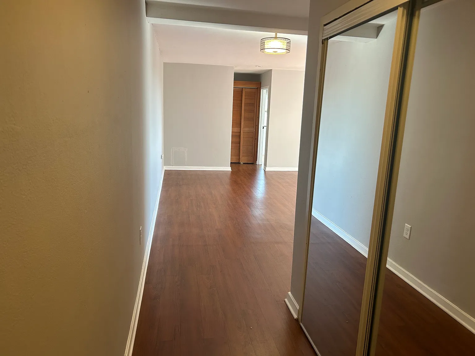 1 bed, 687 sqft, $1,100 — Photo 2