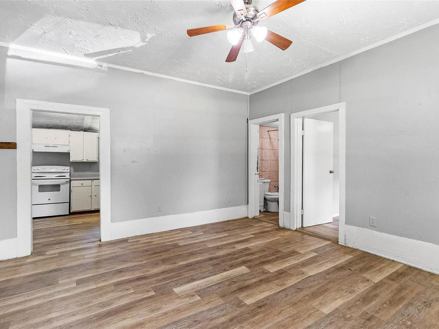 3 bed, 2.5 bath, 1136 sqft, $1,250 — Photo 4