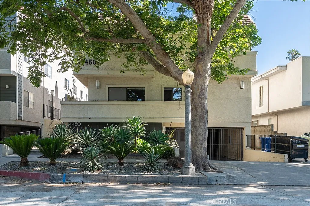2 bed, 2.5 bath, 1408 sqft, $3,200 — Photo 3