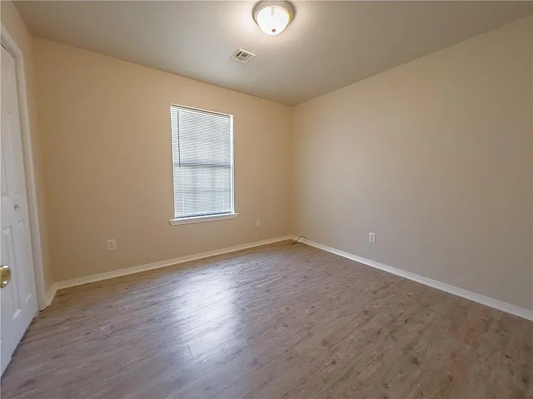 2020 S F St — Photo 8