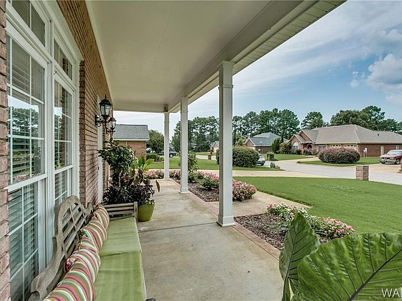 3rd image of 1415 Paxton Cir