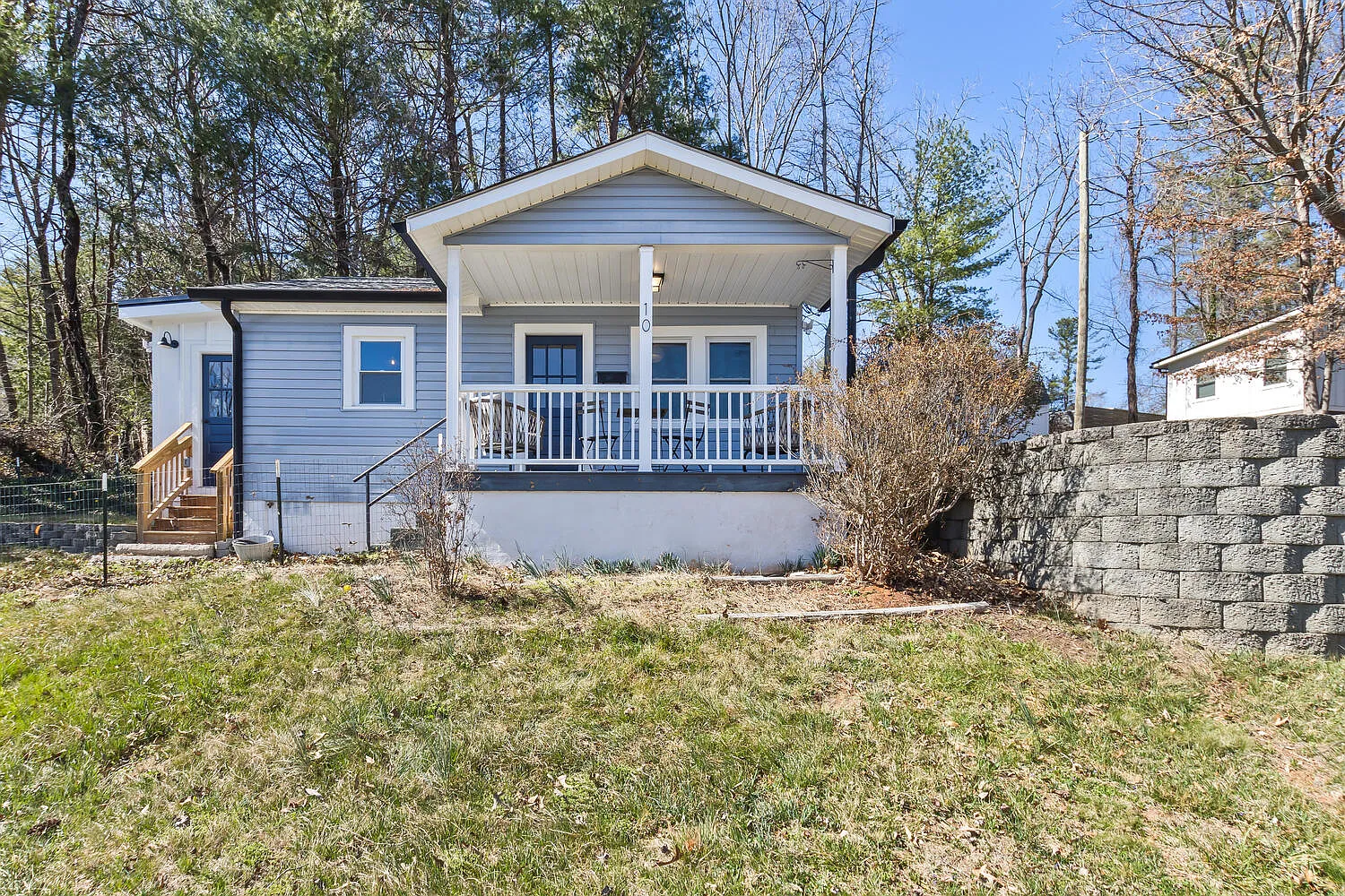 2 bed, 700 sqft, $2,200 — Photo 1