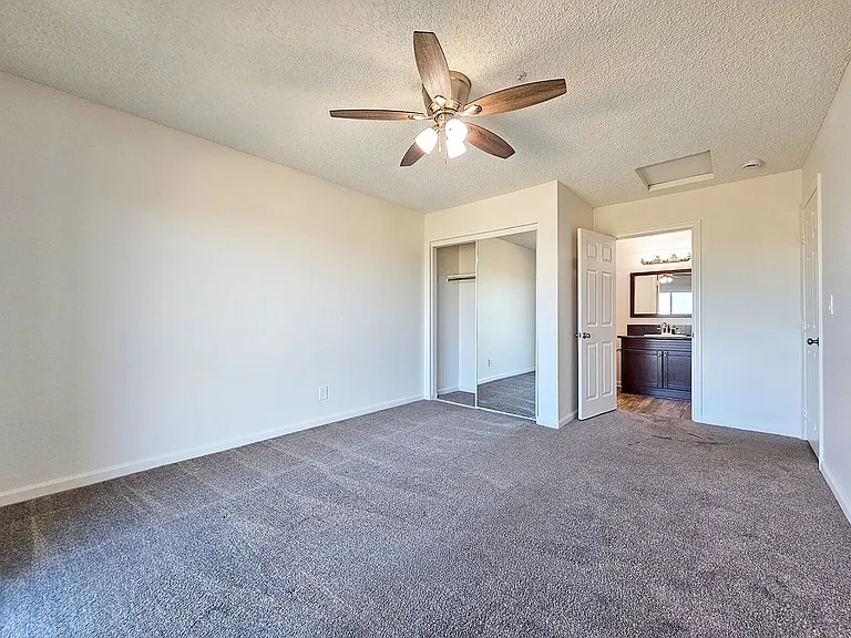Newport Gardens Apartments — Photo 21