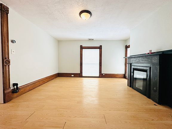 5th image of 844 Broadway Ave NW #2