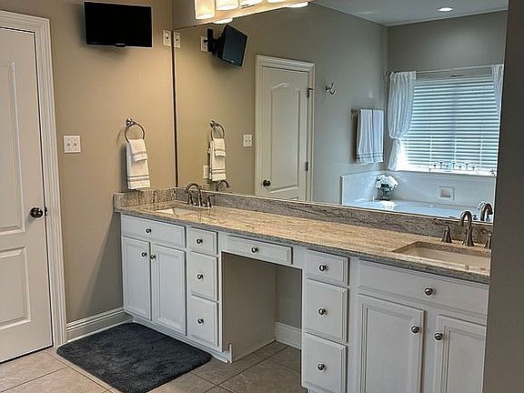 4th image of 433 Aire Ct