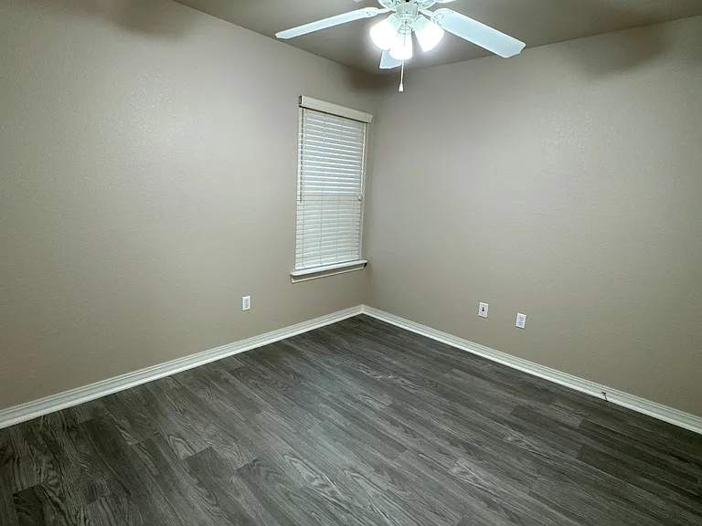1115 W Berkeley Ave — Photo 7