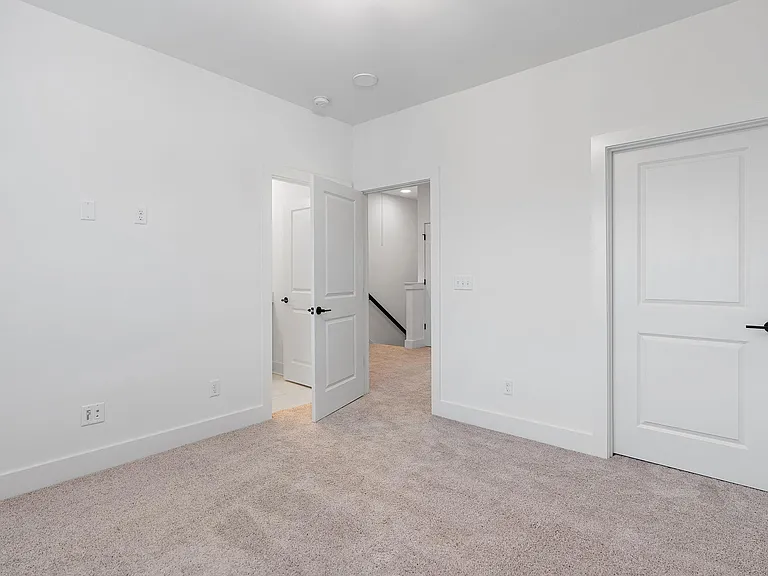 700 N Dupont Ave #323 — Photo 6