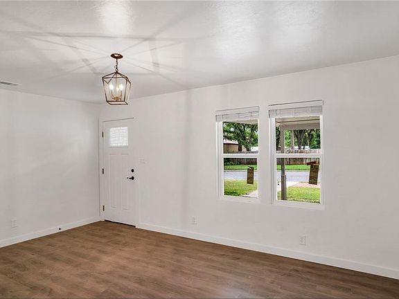 3rd image of 1317 W Avenue A