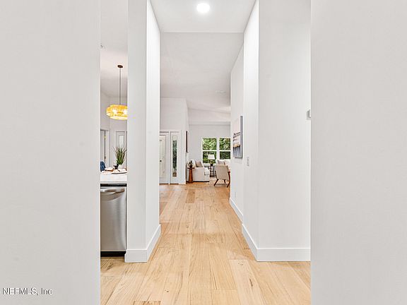 5th image of 1872 OCEANSIDE Lane