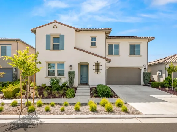 4486 Crown Bluffs Dr, Madera, CA 93636