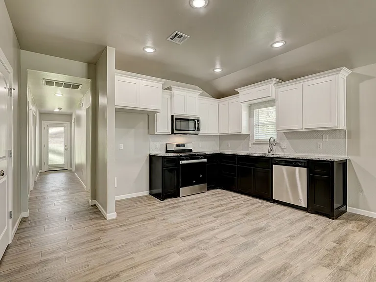 721 League Cir — Photo 13
