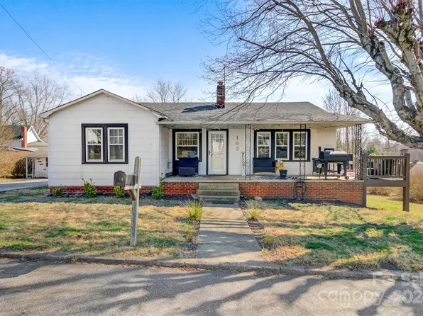 102 Randolph St, Morganton, NC 28655