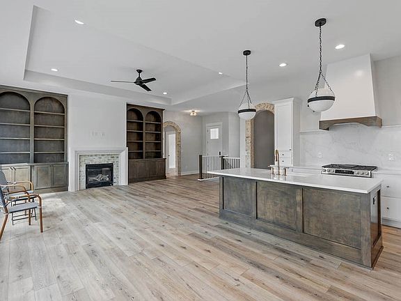2nd image of 625 Pelican Dr