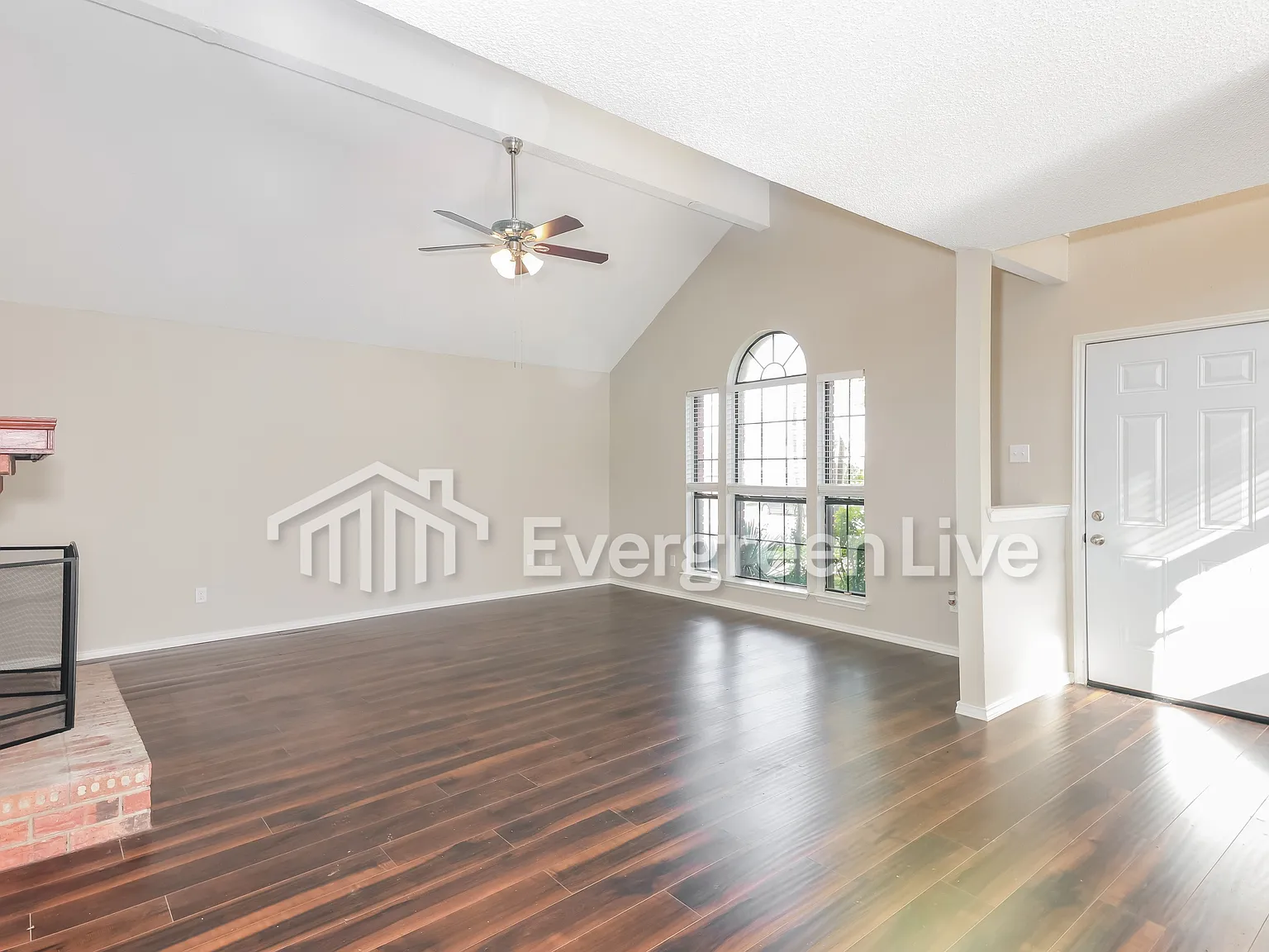 3 bed, 3.0 bath, 2057 sqft, $2,045 — Photo 4