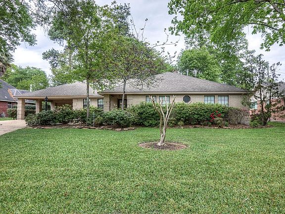 2nd image of 8011 17th Green Dr