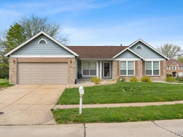 3903 Triple Crown Dr, Florissant, MO 63034