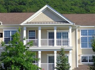 816 Saratoga Ln, Fishkill, NY 12524