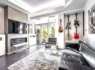 8 Wellesley St E #209, Toronto, ON M4Y 3B2