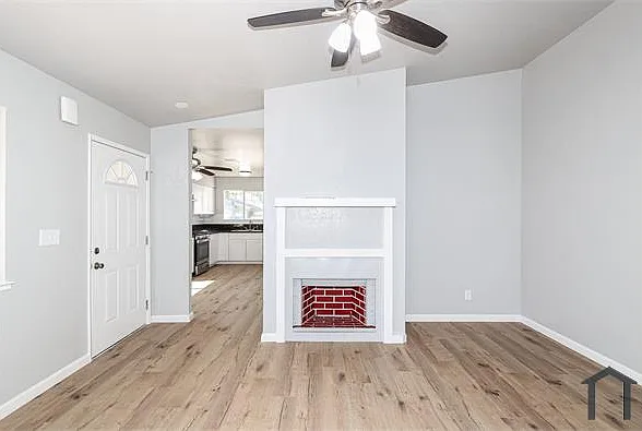 526 Stratford Ct — Photo 5