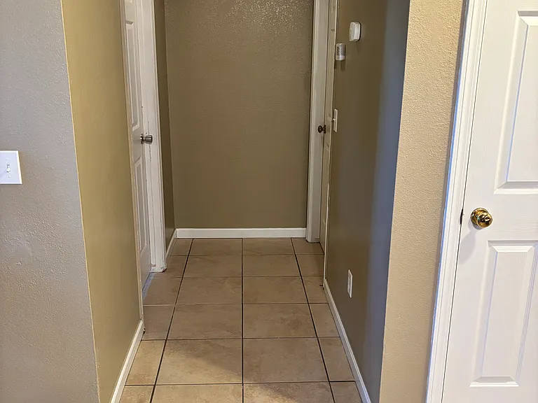 2535 N Locust Ct — Photo 8