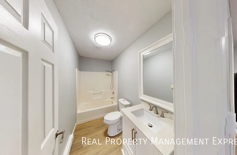 607 N Franklin Ave — Photo 8
