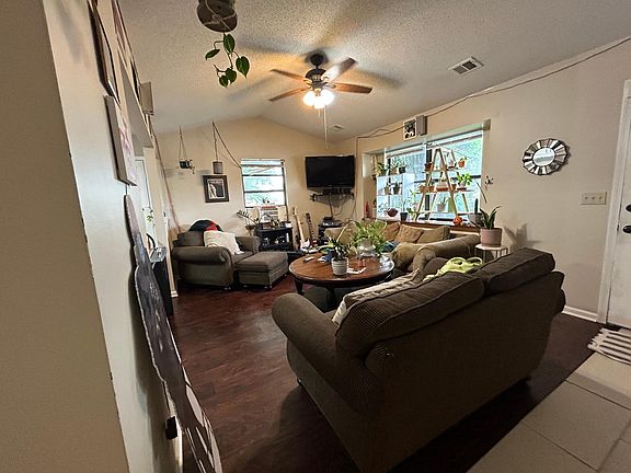 3rd image of 107 SE Greystone Dr