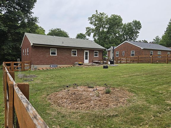 4th image of 2161 Uhl Rd