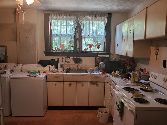 5th image of 219 Woodlawn Ave