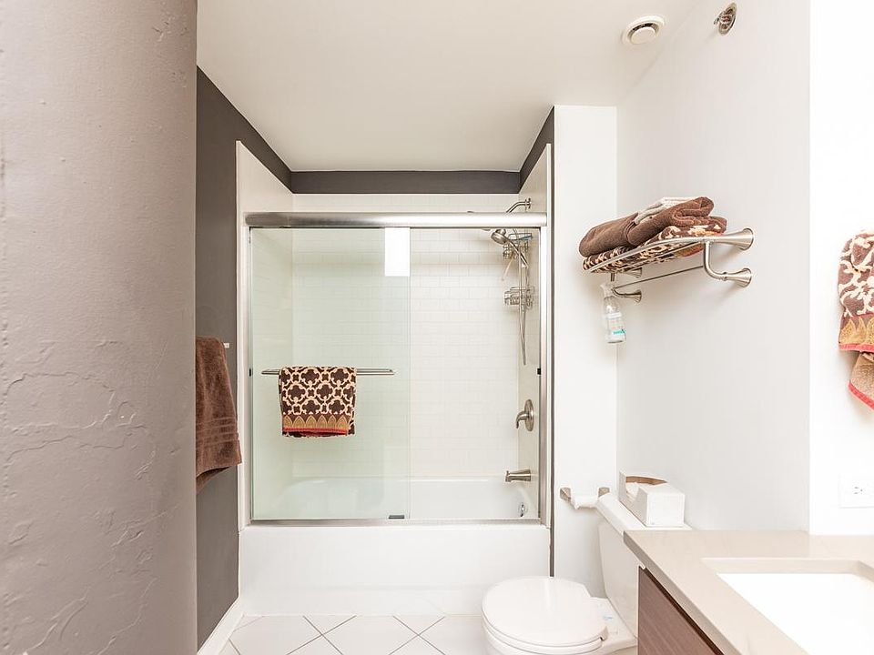 1st image of 224 W Van Buren St #417