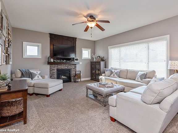 2nd image of 8570 Parkside Cir