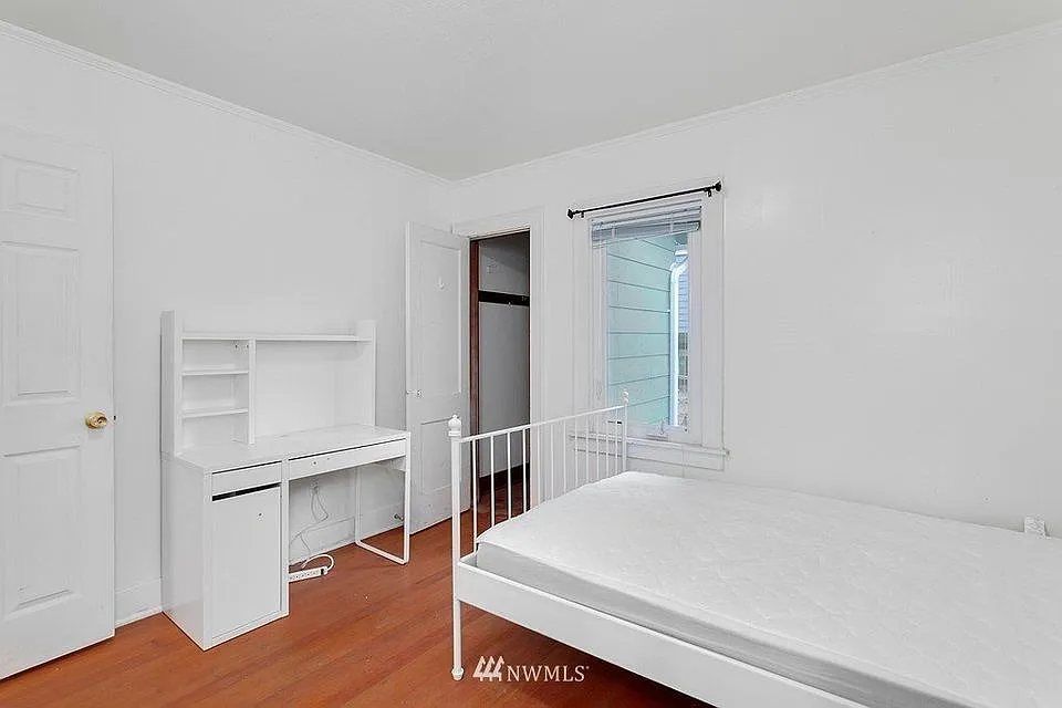 8 bed, 1800 sqft, $800 — Photo 2